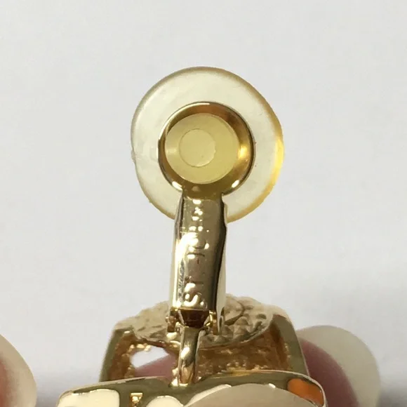 🖤ST.JOHN RARE clip on earrings